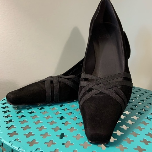 Stuart Weitzman Suede Low Heel Pump - Picture 2 of 5